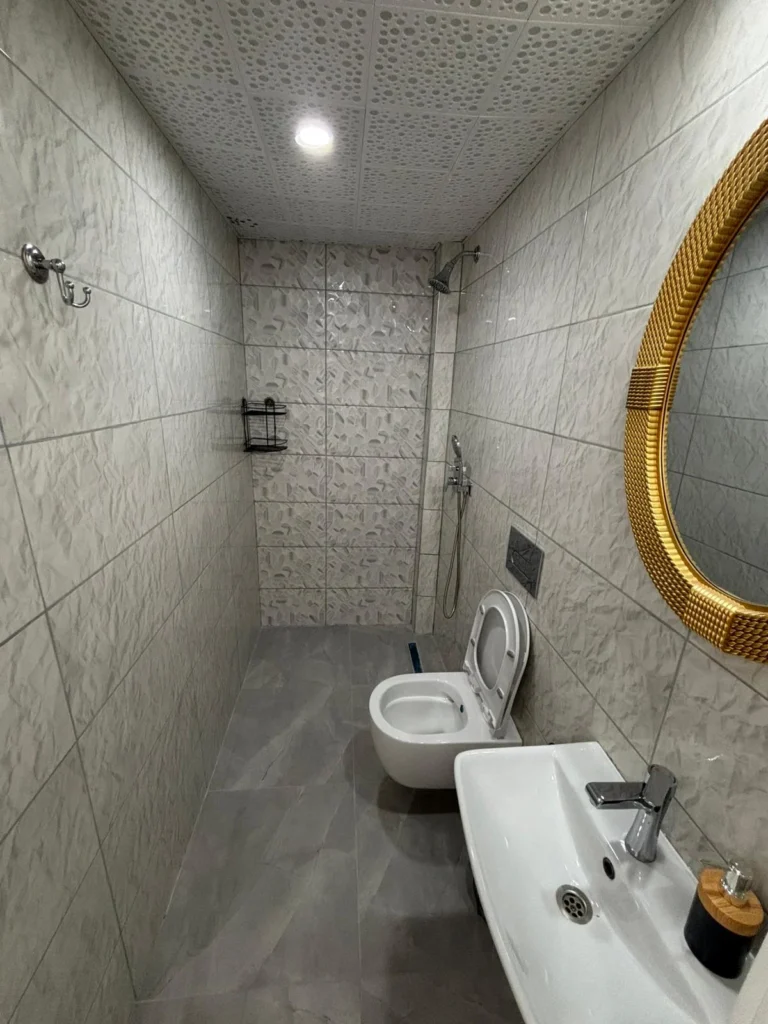 Erdem Otel banyo detay görünümü lavabo ve ayna tasarımı Sivas Şarkışla