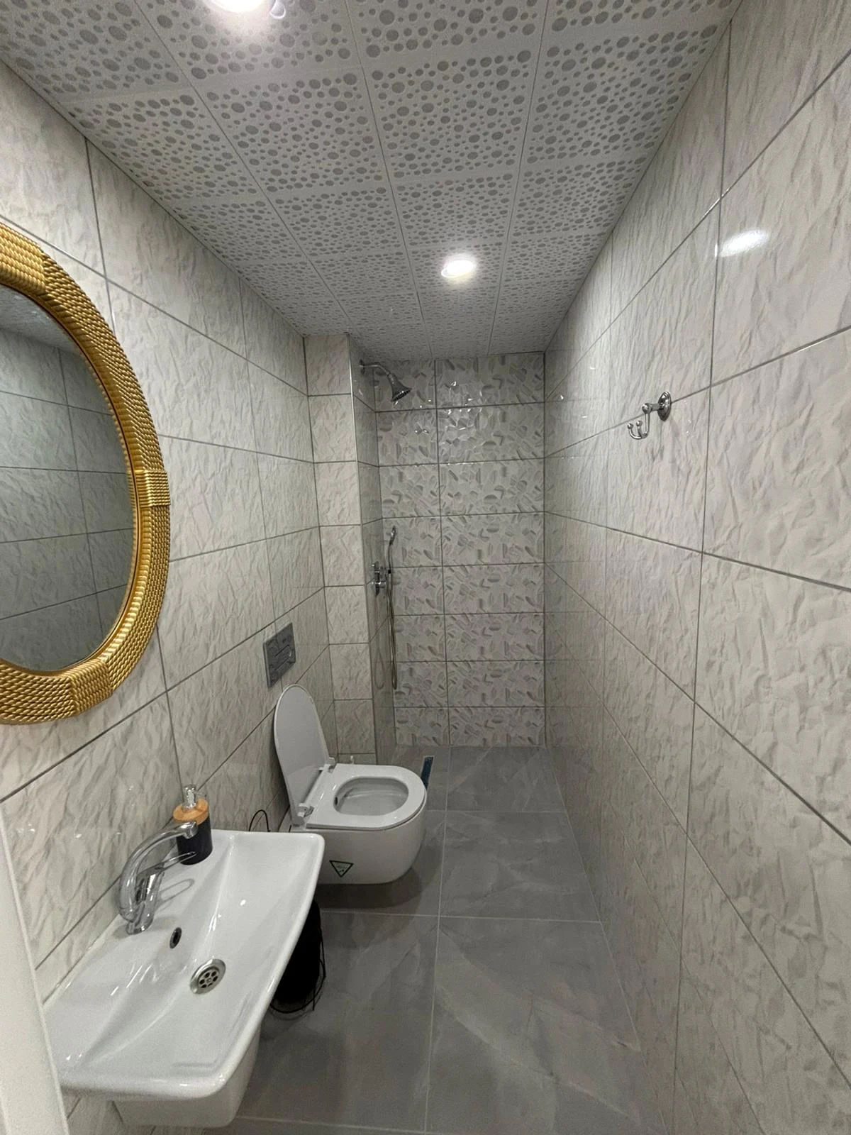 Erdem Otel banyo geniş açı görünümü