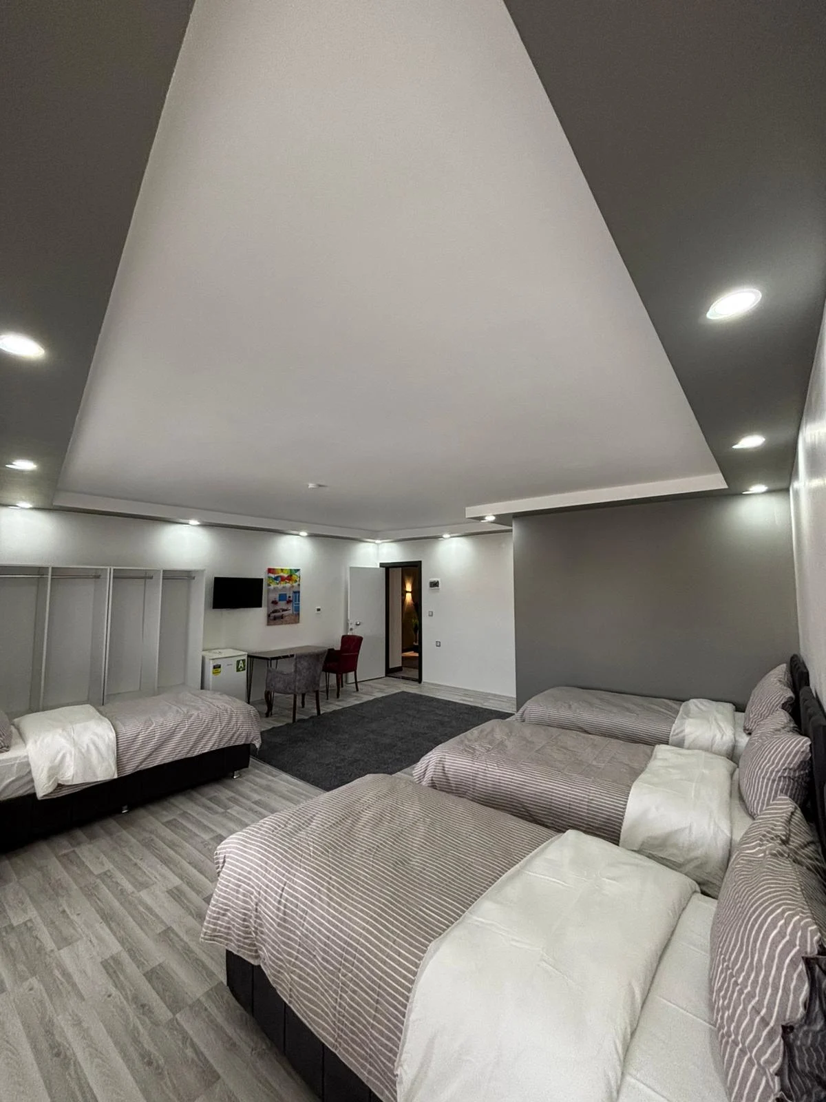 Erdem Otel Geniş Çok Yataklı Konforlu Oda