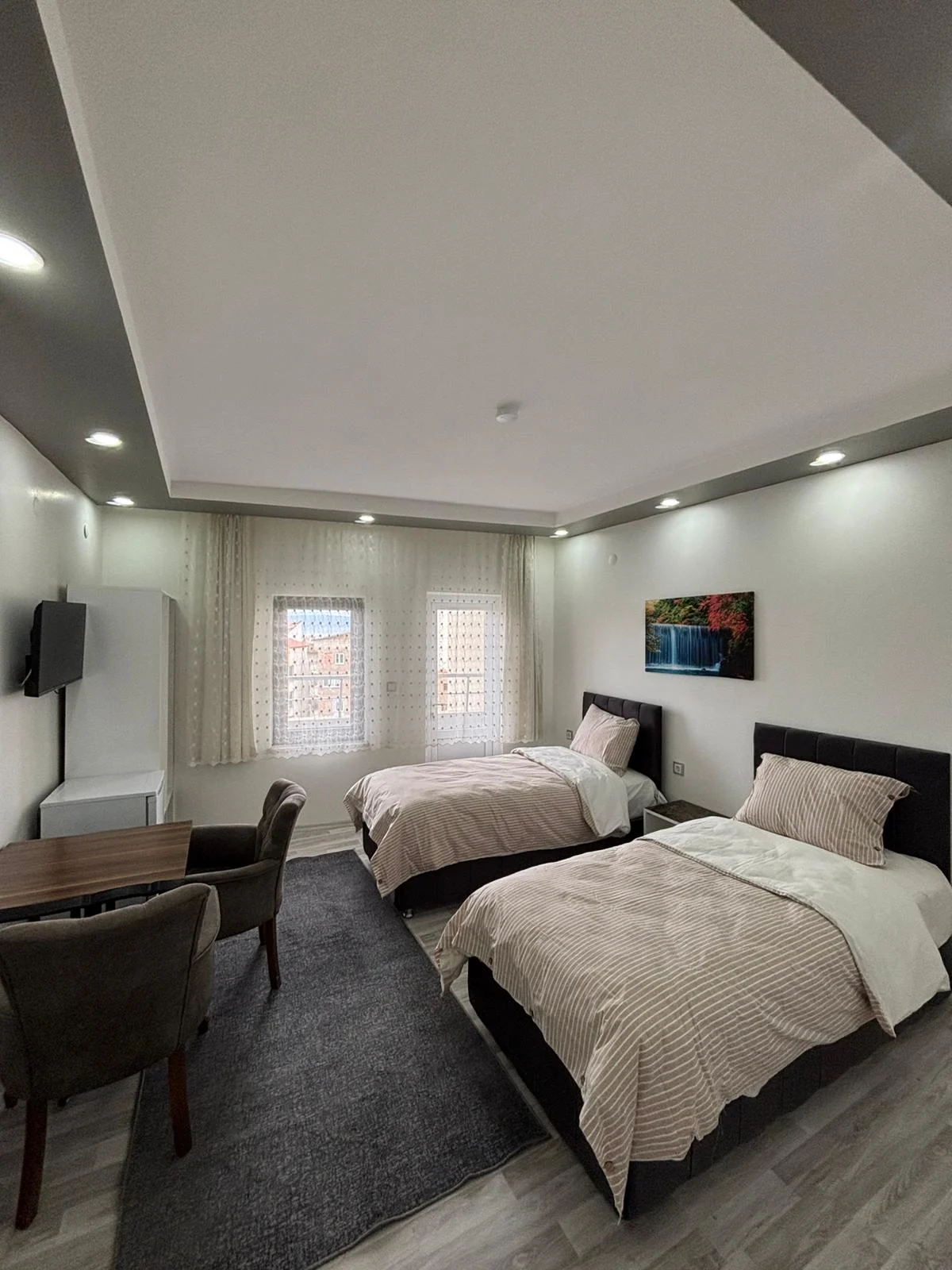 Erdem Otel Geniş İki Yataklı Oda