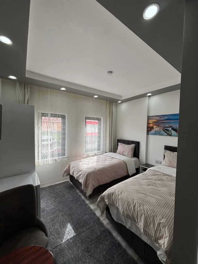 Erdem Otel iki yataklı aydınlık ve modern oda iç görünüm Sivas Şarkışla