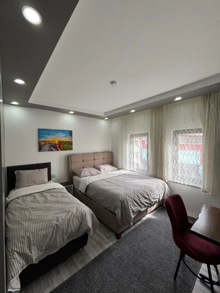 Erdem Otel iki ayrı yataklı oda aydınlık ve modern görünüm Sivas Şarkışla